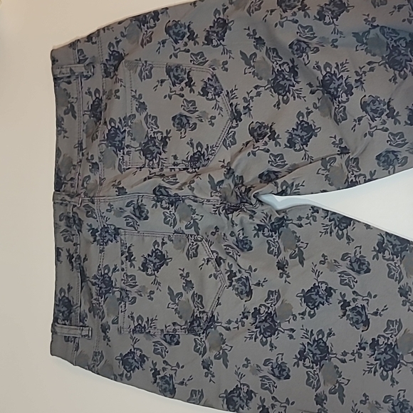 FREE with Purchase BUBBLEGUM Floral Print Skinny Jeans - Picture 5 of 7